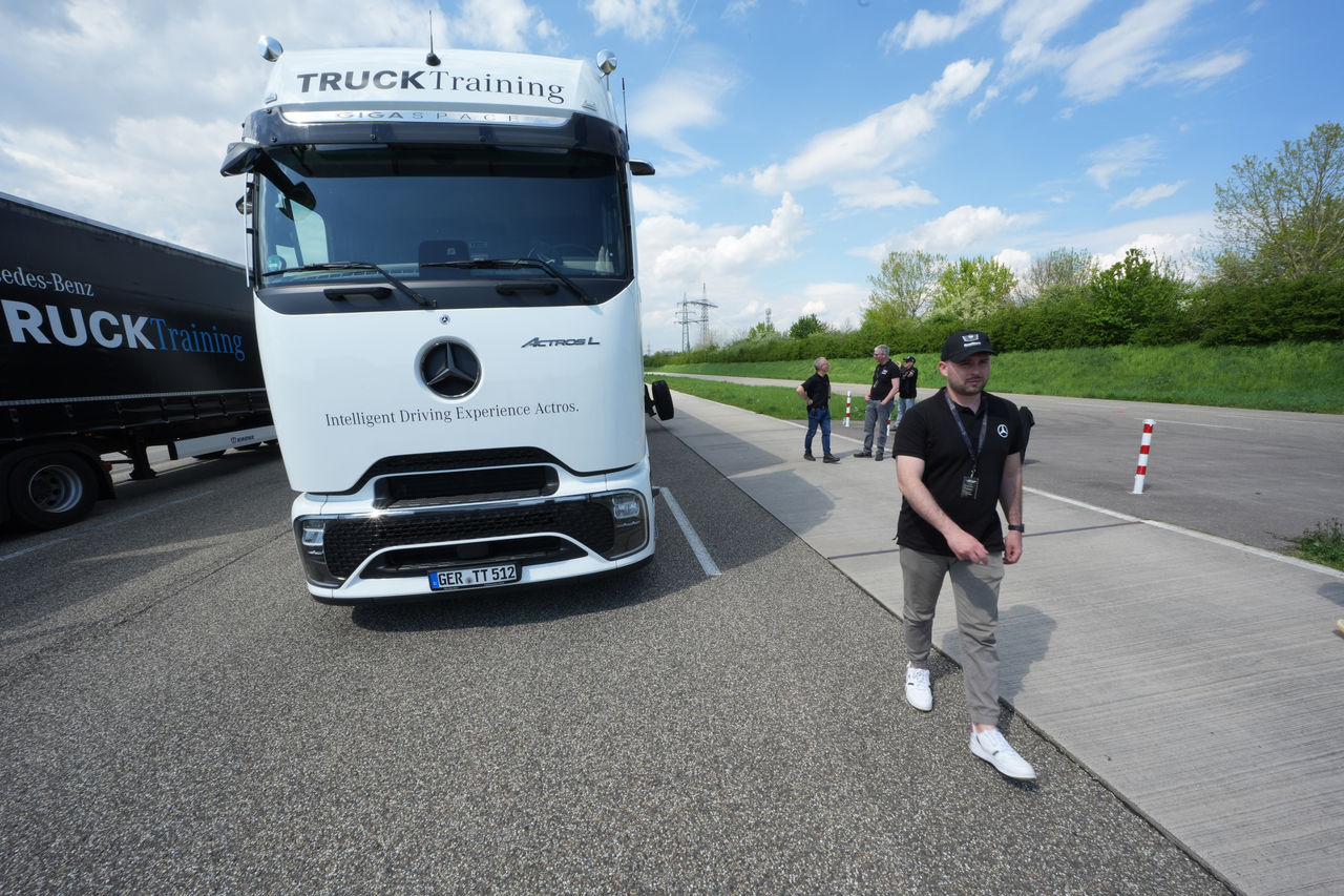 the-first-roadstars-driving-experience-2026