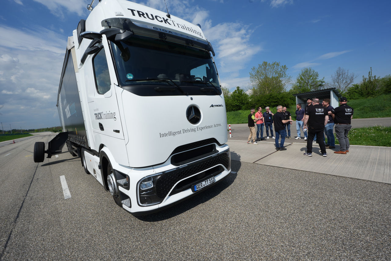 the-first-roadstars-driving-experience-2026