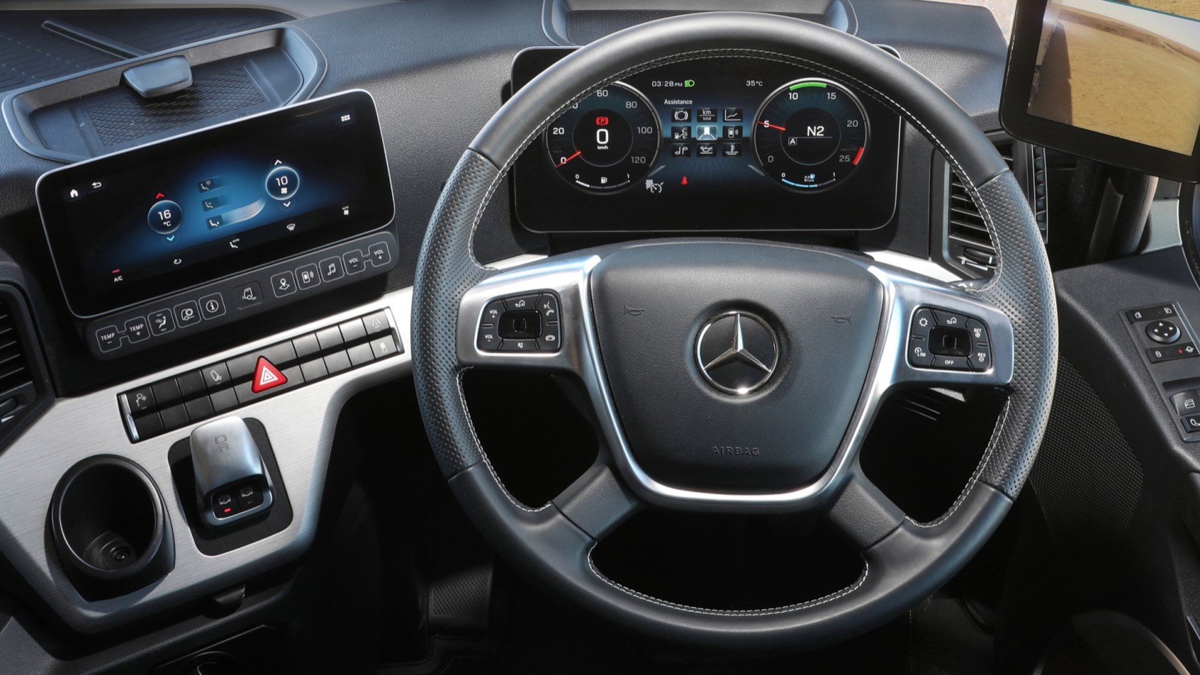 Джойстик актрос. Руль Мерседес Актрос 2021. Mercedes Benz Actros Interior. Multimedia Radio Touch Актрос. Мерседес Актрос 2021 панель фары.