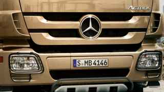 Backlit Mercedes star
