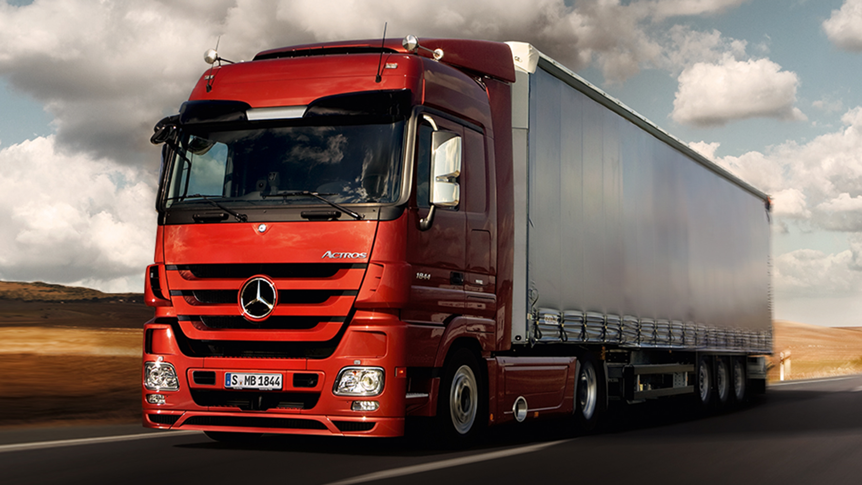 Actros: Workplace comfort - Mercedes-Benz Trucks - Trucks you can trust