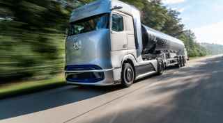 Linde en Daimler Truck AG werken samen aan pompsysteem om vloeibaar waterstof in vrachtwagens te tanken.