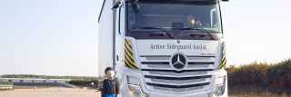 Nu verkrijgbaar: premières van Mercedes-Benz Trucks voor meer veiligheid op de weg