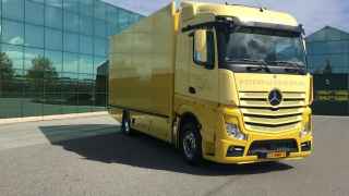 Kunsttransporteur Hizkia van Kralingen neemt twee Actros trucks in gebruik