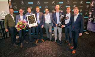 Mercedes-Benz truckdealers ontvangen awards.