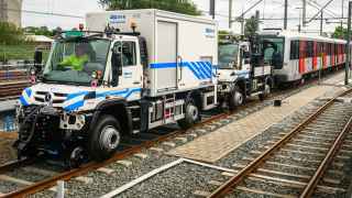Tweede Unimog railwegvoertuig voor Amsterdams openbaar vervoerder GVB