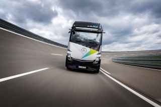 Mercedes-Benz Trucks i Dachser podpisuja list intencyjny zamowienie na ponad 50 eActrosow LongHaul02