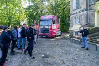 Misja kierowca zawodowy. ZMPD i Mercedes-Benz Trucks Polska z Actros Team w szkolach branzowych 03