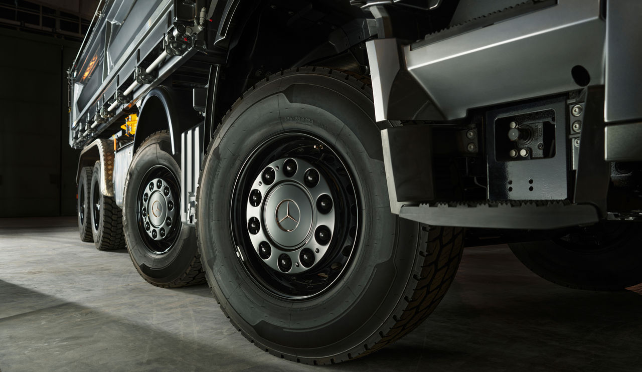 Arocs Extent axle caps and wheel nut covers in stainless steel