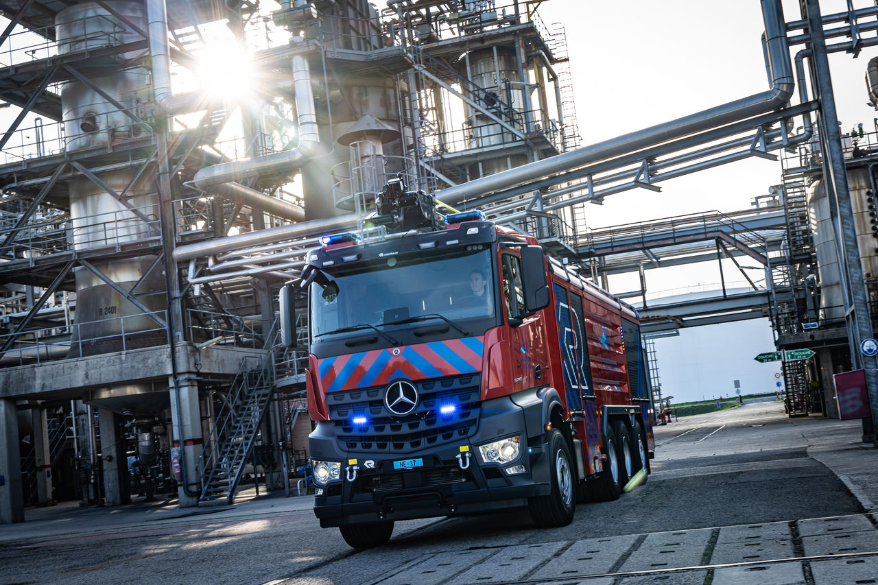 Arocs 3235 L Rosenbau special fire truck
